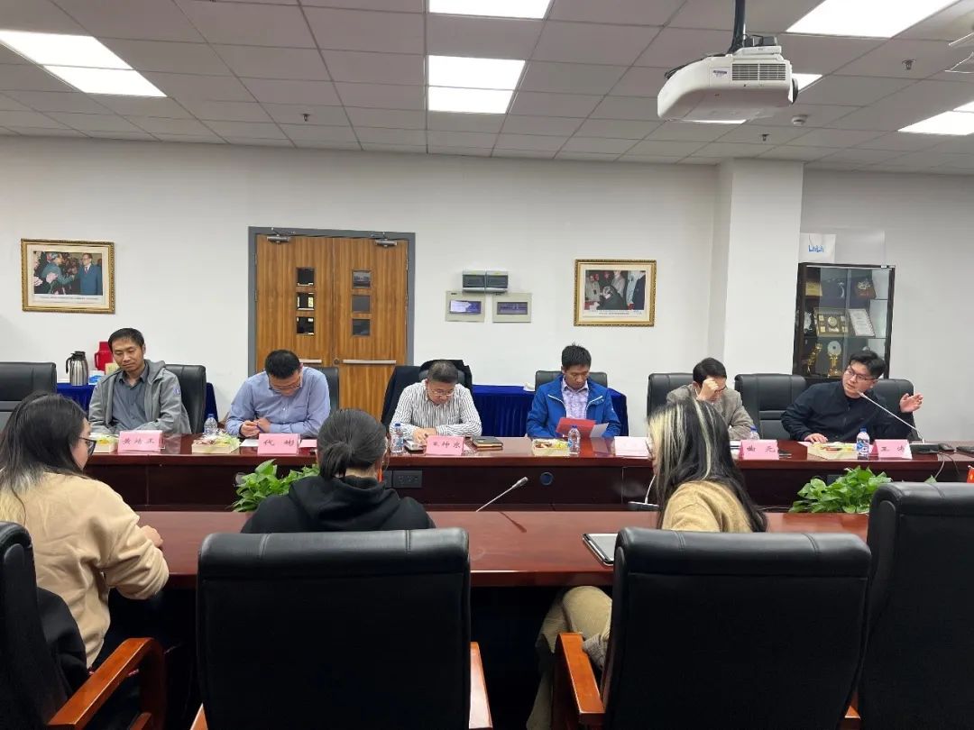 图片2老师们给予指导.jpg 图片2老师们给予指导.jpg